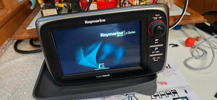 Raymarine e7 Hybrid Touch, Watersport en Boten, Navigatiemiddelen en Scheepselektronica, Gebruikt, Kaartplotter of Fish Finder
