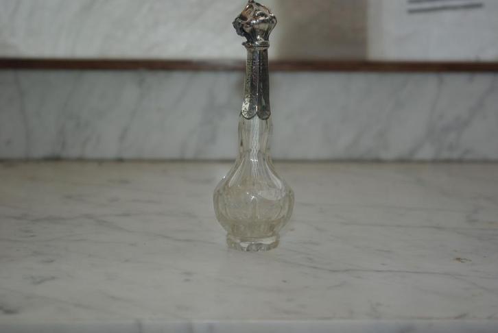 Parfumflesjes  ( Zilveren dop, Antiek en Kunst, Antiek | Glas en Kristal, Ophalen of Verzenden