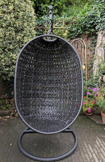 Hangstoel, zeer degelijk en comfortabel beschikbaar voor biedingen