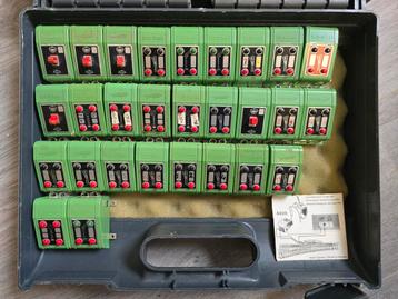 Fleischmann schakelaars en verbindblokken, lees text svp beschikbaar voor biedingen