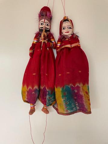 Twee Indiase Kathputli poppen beschikbaar voor biedingen