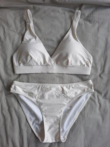 Crèmekleurig met goud bikini M / L  beschikbaar voor biedingen