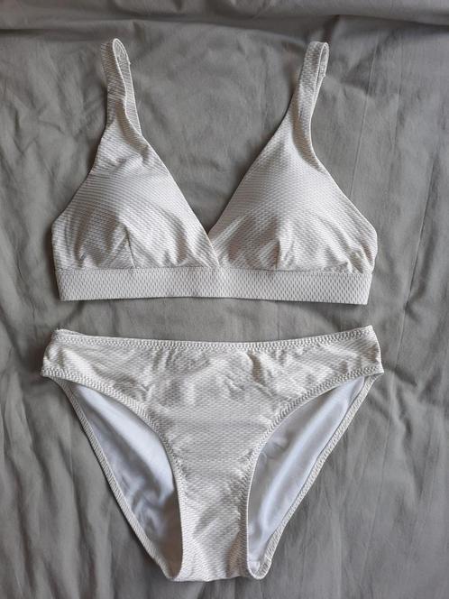 Crèmekleurig met goud bikini M / L, Kleding | Dames, Badmode en Zwemkleding, Zo goed als nieuw, Bikini, Overige kleuren, Ophalen of Verzenden