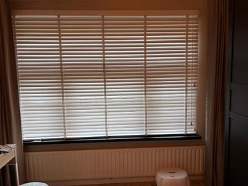 Houten jaloezieen 240x160 wit beschikbaar voor biedingen