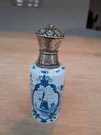 Antiek Delfts blauw parfumflesje met zilveren dop., Ophalen of Verzenden