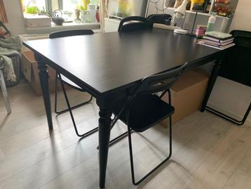 Uitschuifbare zwarte eettafel