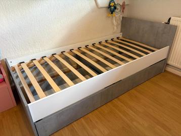 Eenpersoonsbed met 2 laden