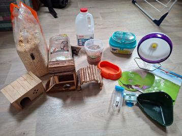 Hamster accessoires en hamsterhok beschikbaar voor biedingen