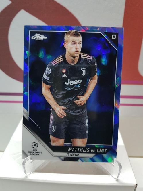 de Ligt - Juventus - Topps UCL 22 Blue Holofoil, Verzamelen, Sportartikelen en Voetbal, Zo goed als nieuw, Poster, Plaatje of Sticker