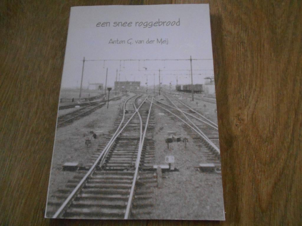 Anton G. van der Meij Een snee roggebrood, Ophalen of Verzenden, Tweede Wereldoorlog, Zo goed als nieuw, Overige onderwerpen