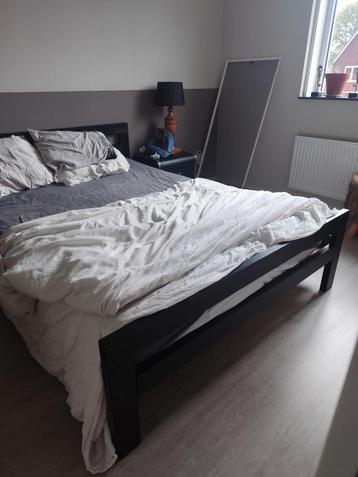zwart bed 140 × 200 cm incl lattenbodem. beschikbaar voor biedingen