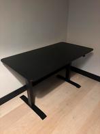 Verstalbaar bureau jysk, Huis en Inrichting, Ophalen, In hoogte verstelbaar, Zo goed als nieuw, Bureau
