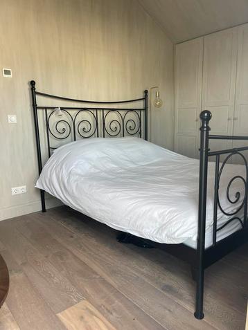 Bed gratis af te halen beschikbaar voor biedingen