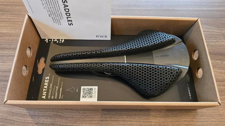 Fizik Zadel Antares Versus Evo 00 Adaptive Saddle 146 mm, Fietsen en Brommers, Fietsonderdelen, Gebruikt, Racefiets, Zadel, Ophalen of Verzenden