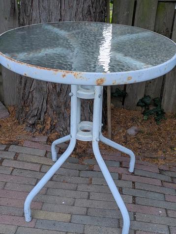 Gratis Tafel Tuintafel Glazen Tafel  beschikbaar voor biedingen