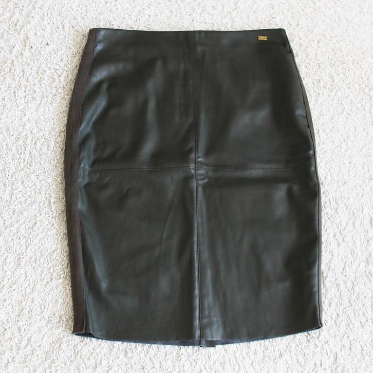 Prachtige Zachte Leather Look Dayz Rok (L) - 86 € 45,-, Kleding | Dames, Rokken, Zo goed als nieuw, Maat 42/44 (L), Zwart, Boven de knie