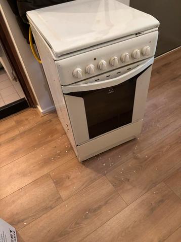 Gratis gasfornuis/oven beschikbaar voor biedingen