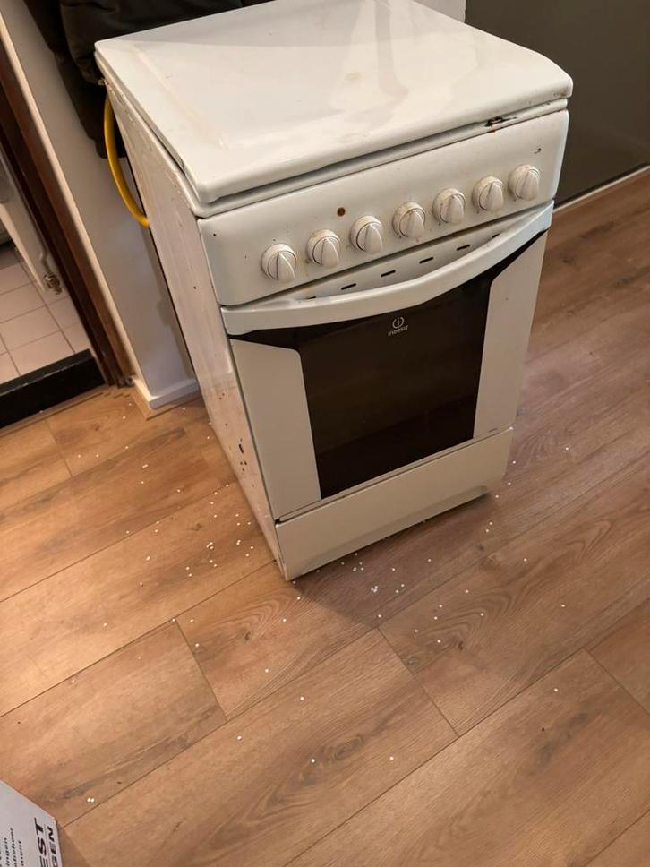 Gratis gasfornuis/oven, Witgoed en Apparatuur, Fornuizen, Gebruikt, Vrijstaand, Gas, 4 kookzones, 85 tot 90 cm, Ophalen