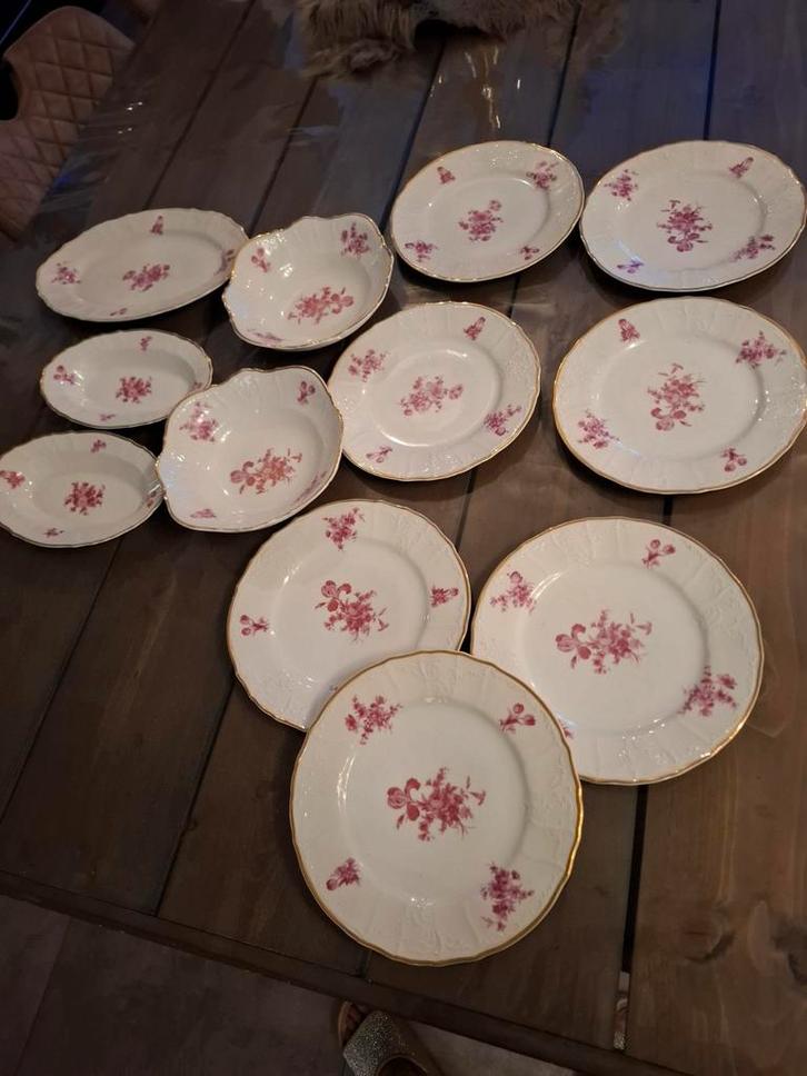 Antiek Porseleinen Servies met Bloemenmotief, Huis en Inrichting, Keuken | Servies, Gebruikt, Bord(en), Overige stijlen, Porselein