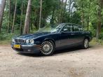 Jaguar XJ 2.7 D AUT 2006 Blauw | Complete hist | met werk, Auto's, Jaguar, Automaat, Achterwielaandrijving, Beige, 193 €/maand
