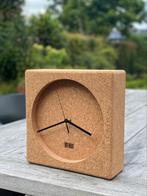 By Boo klok Cork - Bruin, Kurk 30x30x10cm, Huis en Inrichting, Woonaccessoires | Klokken, Ophalen, Zo goed als nieuw, Analoog