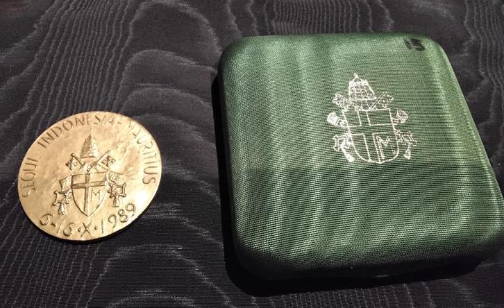 Penningen pauselijke bezoeken joh.paulus II, Postzegels en Munten, Penningen en Medailles, Brons, Buitenland, Verzenden