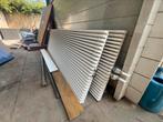 2 witte designradiatoren met bevestiging, Doe-het-zelf en Verbouw, Verwarming en Radiatoren, Ophalen, Zo goed als nieuw, 800 watt of meer