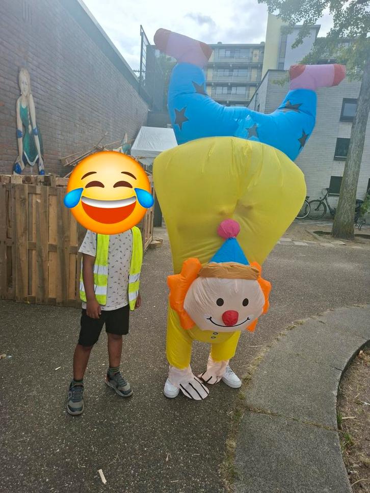 Te koop! Opblaas clown mascotte pak, Hobby en Vrije tijd, Feestartikelen | Verhuur, Ophalen