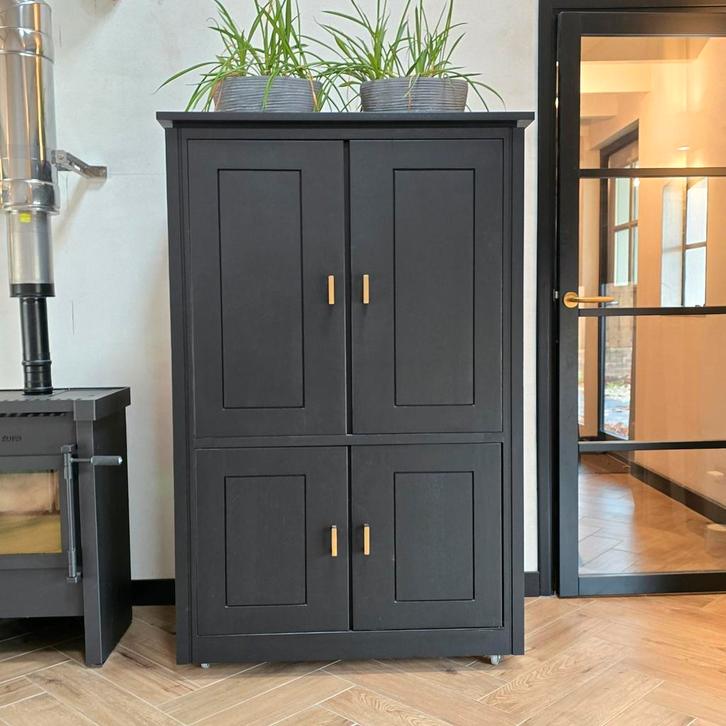 Zwarte Meidenkast / Computerkast / TVkast / Buffetkast, Huis en Inrichting, Kasten | Televisiemeubels, Zo goed als nieuw, 150 tot 200 cm