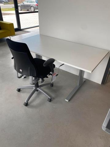 Slinger bureau buro's van het merk VEPA afm 160 x 80 cm beschikbaar voor biedingen