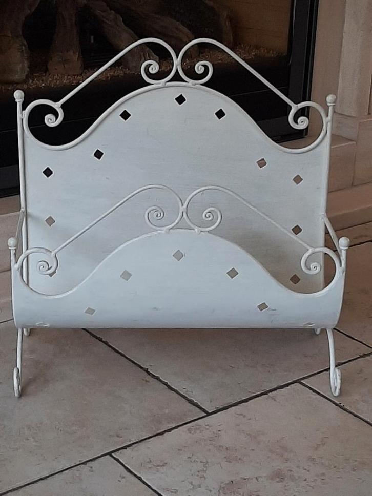 Kranten of lectuurbak, Huis en Inrichting, Woonaccessoires | Krantenbakken en Lectuurbakken, Ophalen of Verzenden