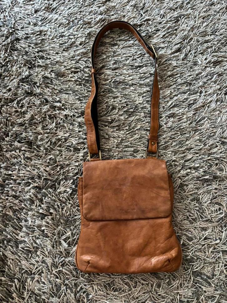 Marc Picard schoudertas echt leder cognac toscana, Sieraden, Tassen en Uiterlijk, Tassen | Damestassen, Zo goed als nieuw, Schoudertasje