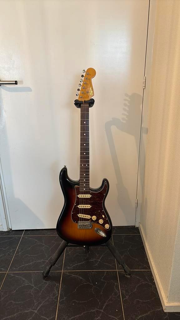 Squier classic vibe strat 60s, Muziek en Instrumenten, Snaarinstrumenten | Gitaren | Elektrisch, Zo goed als nieuw, Solid body