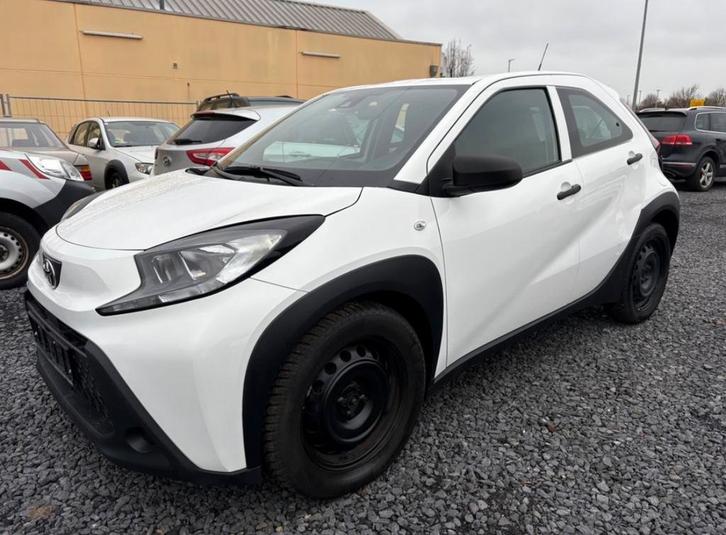 Toyota Aygo X sloopauto diverse onderdelen, Auto-onderdelen, Carrosserie en Plaatwerk, Spatbord, Toyota, Voor, Ophalen