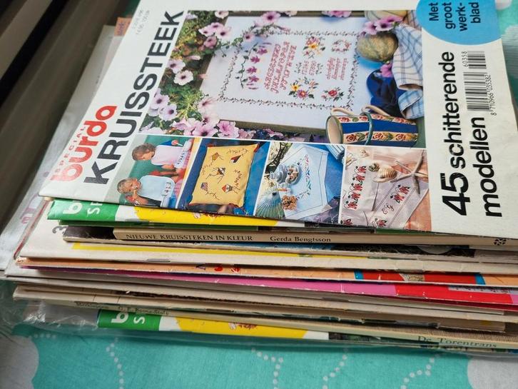 Handwerkbladen en Boeken - Haken, Breien, Kruissteek, Hobby en Vrije tijd, Borduren en Borduurmachines, Gebruikt, Patroon, Ophalen of Verzenden