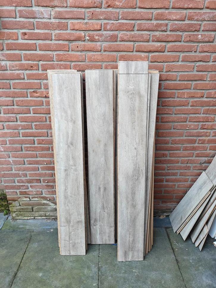 Gratis grijze eiken laminaat - 35m2, Doe-het-zelf en Verbouw, Vloerdelen en Plavuizen, Gebruikt, Laminaat, Hout, 150 cm of meer
