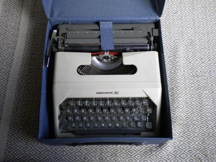Underwood 23 kofferschrijfmachine met draagkoffer, Diversen, Typemachines, Zo goed als nieuw, Ophalen of Verzenden
