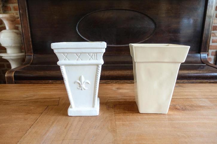 2 hoge roomwitte - ecru bloempotten - aardewerk - v.a. 1,00, Tuin en Terras, Bloempotten, Gebruikt, Aardewerk, Binnen, Minder dan 40 cm