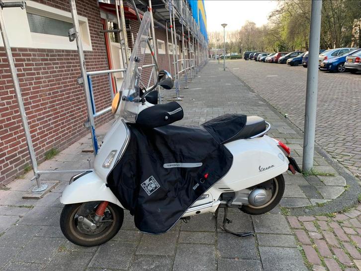 19.000km Vespa gts 300 no mankementen 2017 alarm windscherm., Motoren, Motoren | Piaggio, Particulier, Scooter, 12 t/m 35 kW, Ophalen