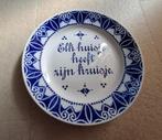 Wandbord Société Ceramique 'Elk huisje heeft zijn kruisje', Ophalen of Verzenden