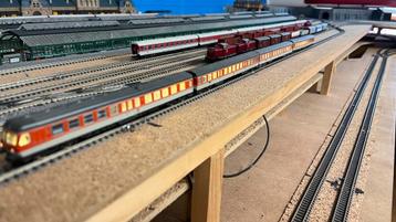 Fleischmann 7430 digitaal met twee tussenrijtuigen. beschikbaar voor biedingen