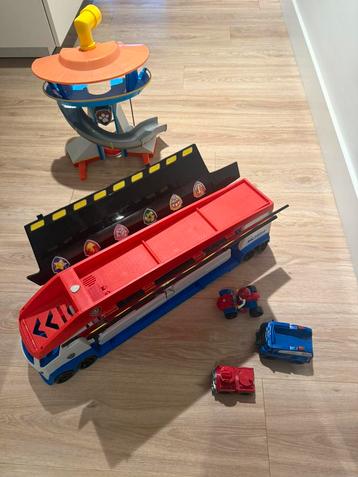 Paw patrol vrachtwagen, 3 auto’s en uitkijktoren beschikbaar voor biedingen