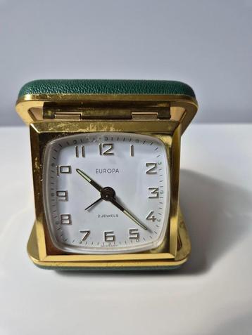 Vintage mooie reiswekker of tafelklok beschikbaar voor biedingen