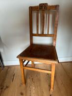Vintage houten stoel met houtsnijwerk, Huis en Inrichting, Stoelen, Ophalen, Gebruikt, Bruin, Eén