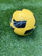 Kipsta voetbal maat 5 kleur geel, Ophalen of Verzenden, Zo goed als nieuw, Bal