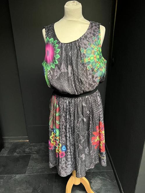 Grijs gekleurde dames jurk van DESIGUAL maat 42, Kleding | Dames, Jurken, Zo goed als nieuw, Maat 42/44 (L), Grijs, Boven de knie