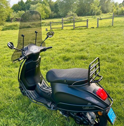 Vespa sprint 25 km, Fietsen en Brommers, Snorfietsen en Snorscooters, Zo goed als nieuw, Vespa, Ophalen
