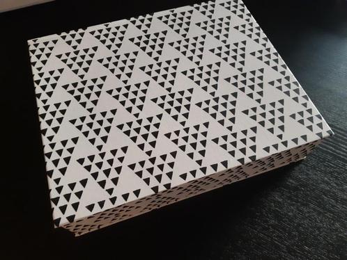 Serax storage box Isa Black Triangle, design uit België, Antiek en Kunst, Kunst | Designobjecten, Ophalen of Verzenden