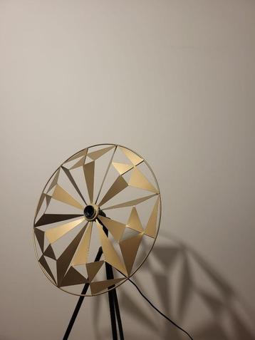 Lamp beschikbaar voor biedingen