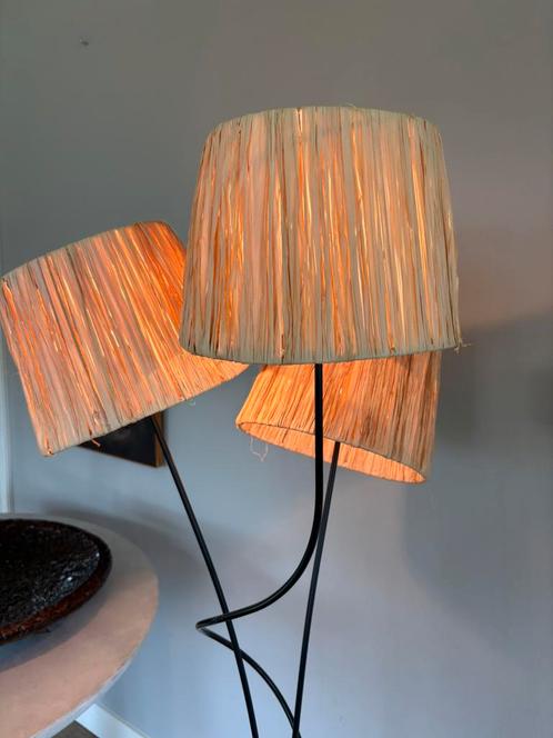 Vintage zwart metalen swirl vorm vloerlamp & raffia kappen, Huis en Inrichting, Lampen | Vloerlampen, Zo goed als nieuw, 150 tot 200 cm